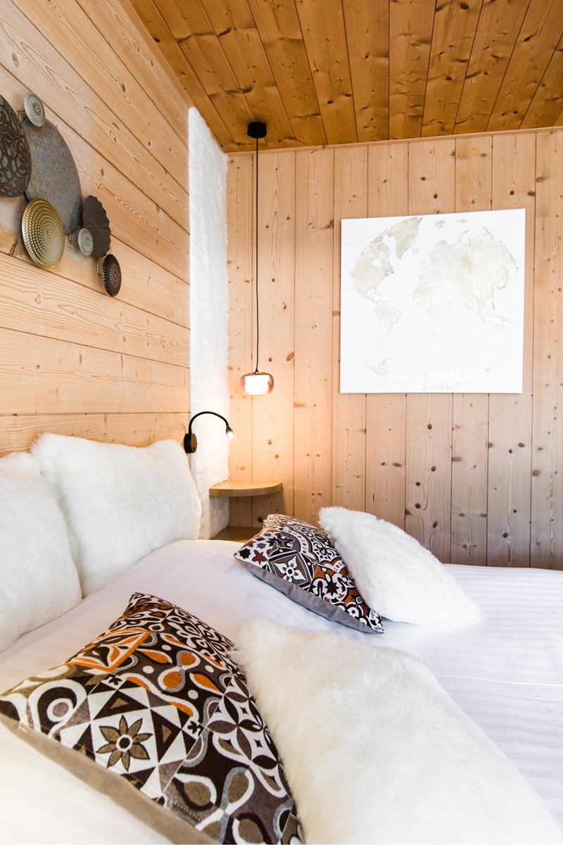  Large & Extra Large Rooms